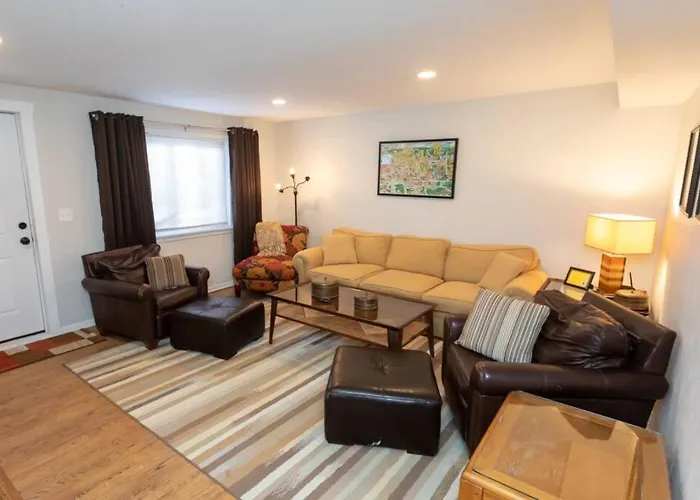 Holiday home Updated & Comfy With Parking Easy Access Pittsburgh