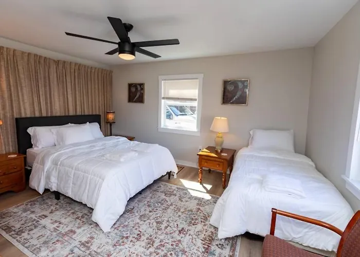 Holiday home Updated & Comfy With Parking Easy Access Pittsburgh