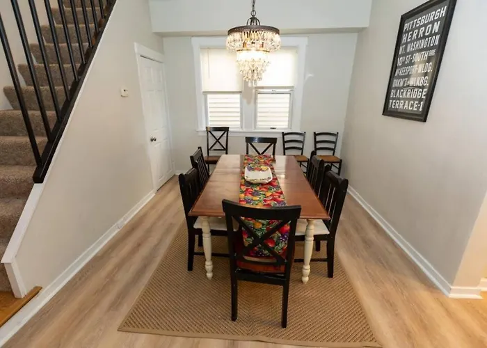 Updated & Comfy With Parking Easy Access *
