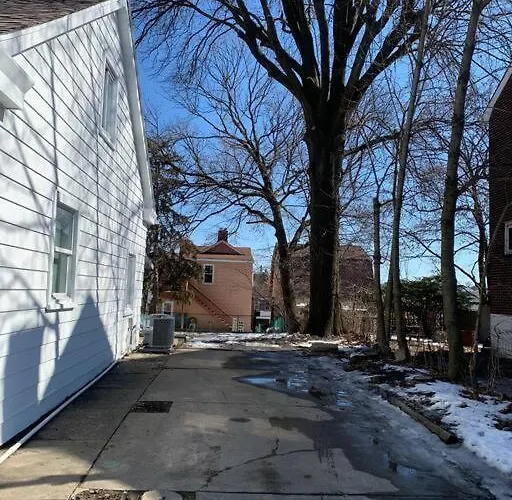 Updated & Comfy With Parking Easy Access Pittsburgh