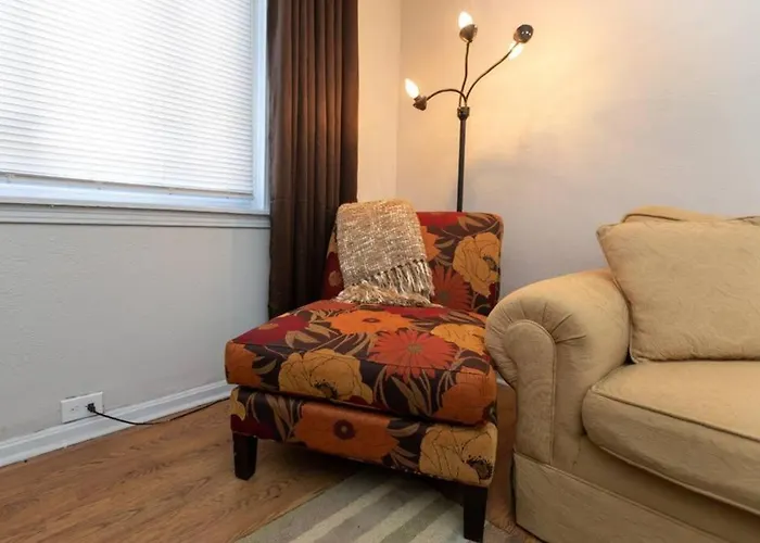 Updated & Comfy With Parking Easy Access Holiday home *