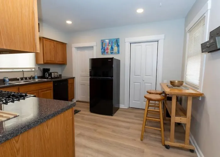 Holiday home Updated & Comfy With Parking Easy Access *