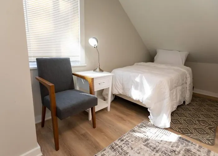Updated & Comfy With Parking Easy Access