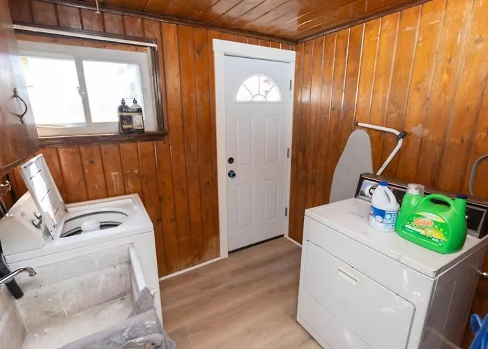 Holiday home Updated & Comfy With Parking Easy Access