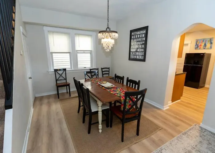 Updated & Comfy With Parking Easy Access Pittsburgh