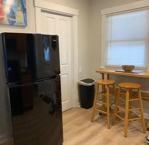 Updated & Comfy With Parking Easy Access Holiday home Pittsburgh
