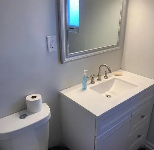 Holiday home Updated & Comfy With Parking Easy Access Pittsburgh