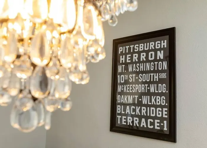 Updated & Comfy With Parking Easy Access Holiday home Pittsburgh